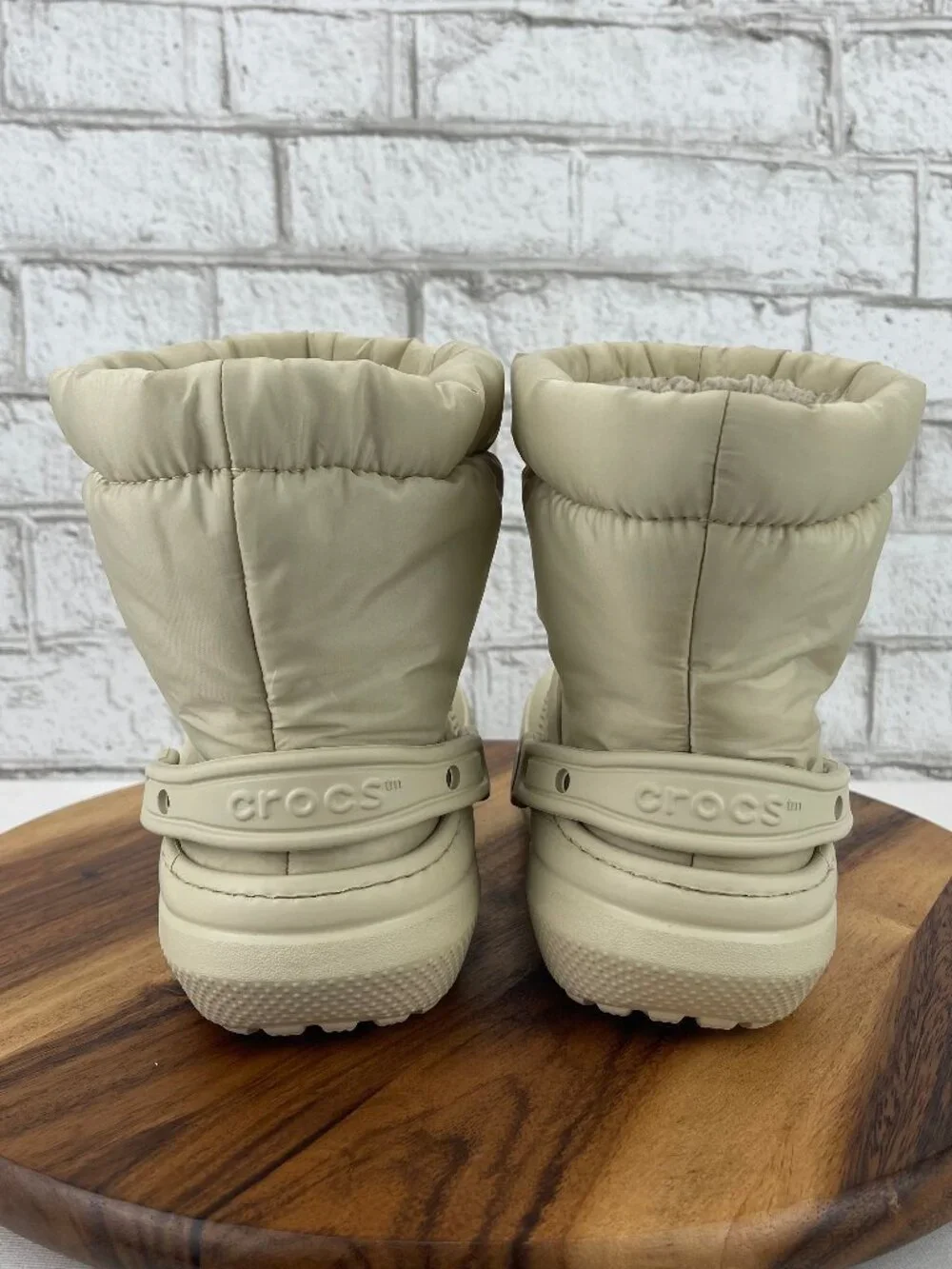 Crocs Classic Faux Fur Lined Neo Puff Womens 7 Cream Beige Boots 206630